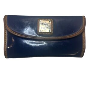 Dooney & Bourke Patent Continental Clutch